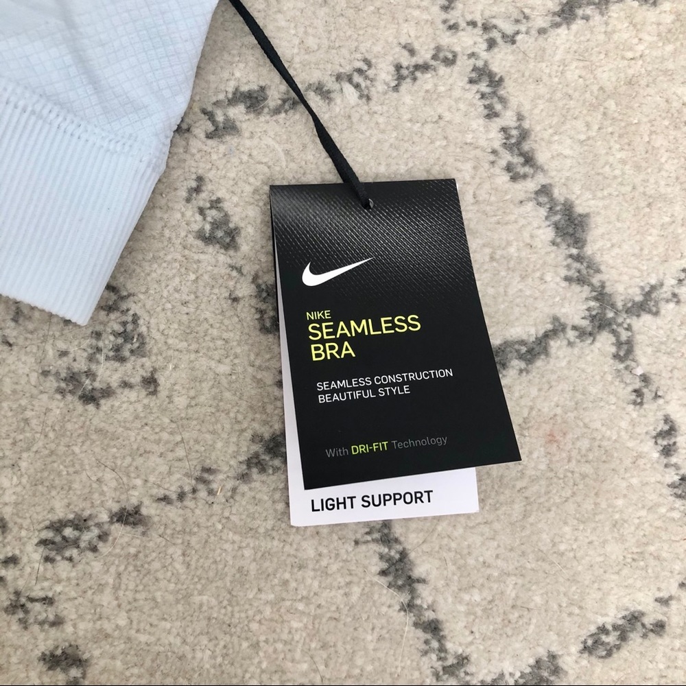 ❌SOLD❌ NEW Nike Infinity Seamless Sports Bra - Picture 3 of 5